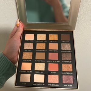 Iconic Eyeshadow Palette